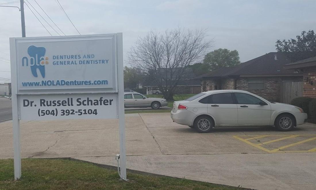 Exterior office sign | Dentist Gretna LA