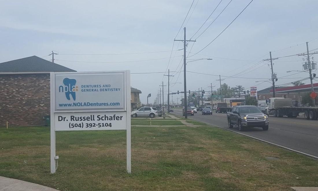 Exterior office sign | Gretna LA Dentist